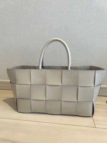 라이트 그레이 뜨개질 핸드백