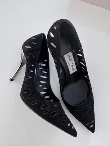 JIMMY CHOO 블랙 컷 아웃 힐
