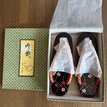 꽃무늬 일본 나막신 블랙 베이스 빨간색 옐로우 컬러