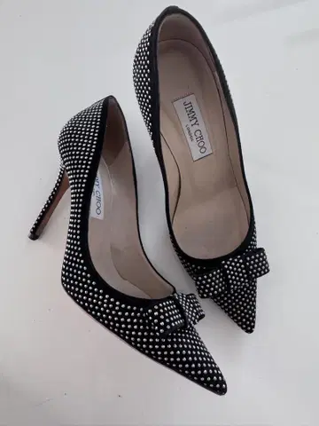 JIMMY CHOO 블랙 스터드 리본 펌프스
