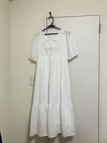 꽃무늬 자수 플레어 원피스