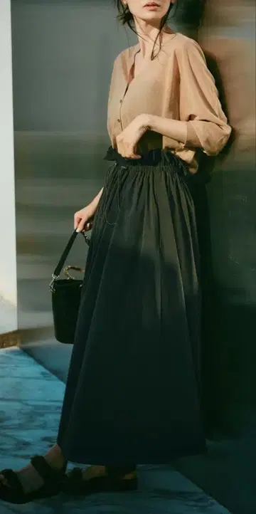 uncrave STANDARD 멀티 기능 나일론 플레어 스커트
