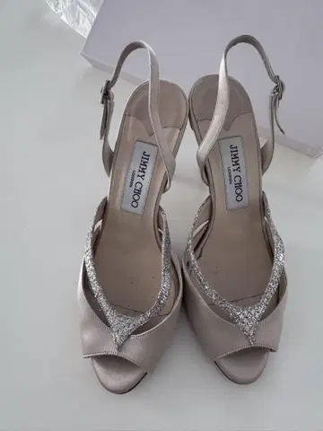 JIMMY CHOO 베이지 글리터 샌들