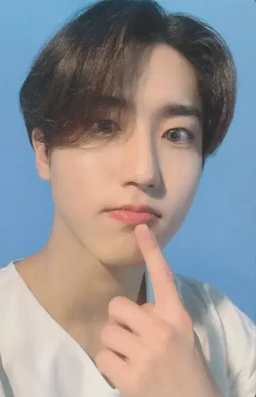 StrayKids WAVE11 HAN NACIFIC 콜라보 파랑 배경