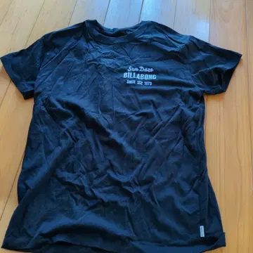 Billabong 반팔 티셔츠 컬러풀한 꽃무늬