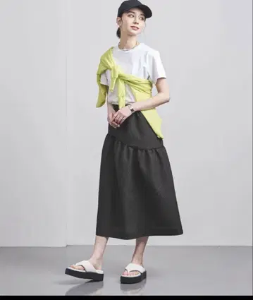 택 포함 새상품 UNITED ARROWS 티어드 스커트 38 사이즈
