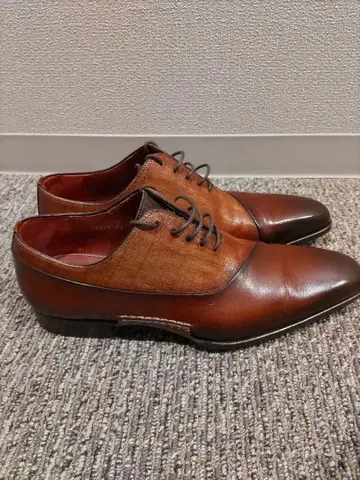 컨디션 최상 MAGNANNI (39 사이즈)
