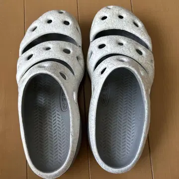 KEEN 꽃무늬 클로그 샌들 화이트/그레이 24cm(7)