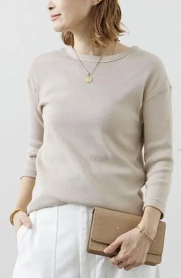 새상품 두지엠 클래스 dignity 티셔츠 베이지