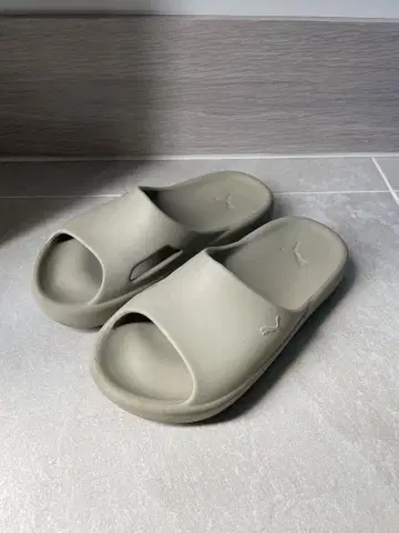 푸마 샌들