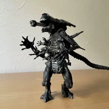 영화 에이리언 피규어 전체 길이 16cm 가로 길이 20cm