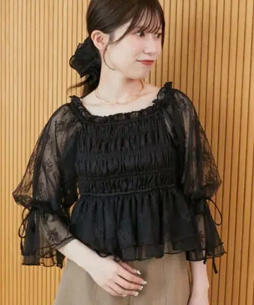 마제스틱 2웨이 페플럼 시어 블라우스 블랙