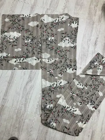 그레이 계열 구름과 새 패턴 유카타 단품 나무 열매