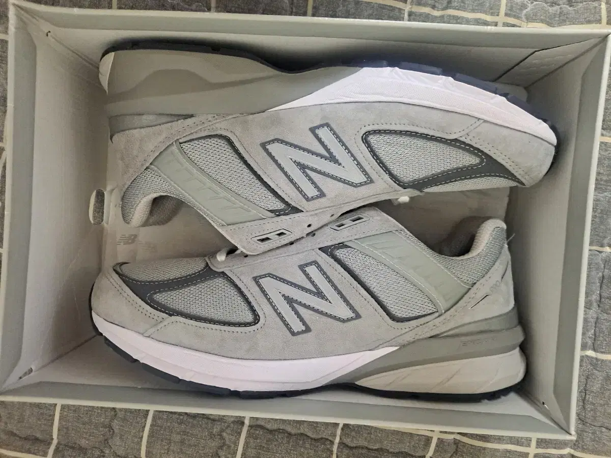 [285]990v5 grey 2e(와이드)