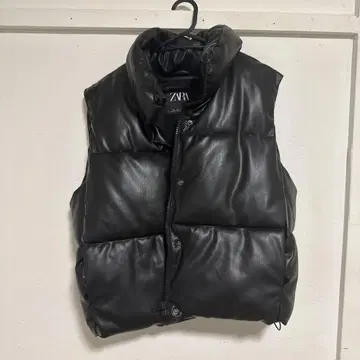자라 블랙 다운 베스트