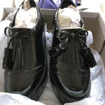 앙크루즈 앵크루즈 에나멜 로퍼 신발 블랙