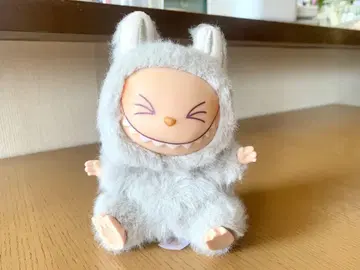 LABUBU HAVE A SEAT HEHE 팝 마트 러브 인형 그레이
