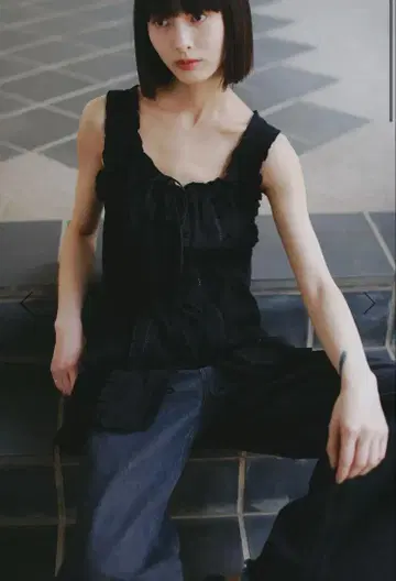 RIELLE RICHE 프릴 탑(블랙)