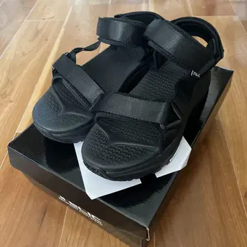 TEVA 블랙 스포츠 샌들