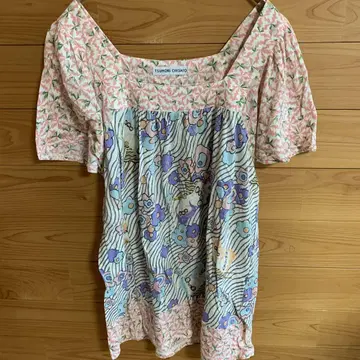 츠모리치사토 꽃무늬 상의 M 나비 요정