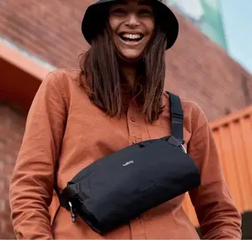 새상품 벨로이 숄더 7L 블랙 Bellroy Lite Sling