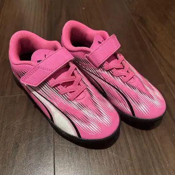Puma Ultra 핑크 축구화