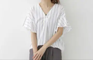 어반 리서치 도어스 스트라이프 블라우스 플레어 슬리브 반팔