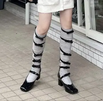자신을 위한 리본 장식 여성스러운 펌프스 부츠
