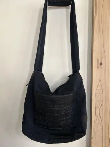 비아도안 빅 블랙 숄더백
