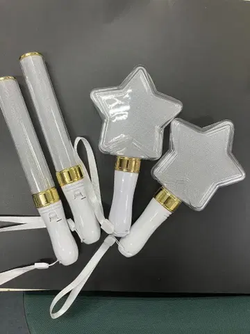 별 모양의 응원봉 2개와 응원봉 2개 세트
