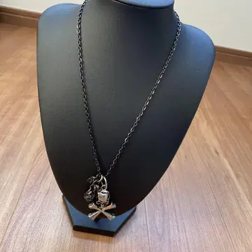 스컬과 뼈 디자인 목걸이