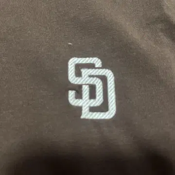 한국 한정판 MLB SD 로고 브라운 티셔츠