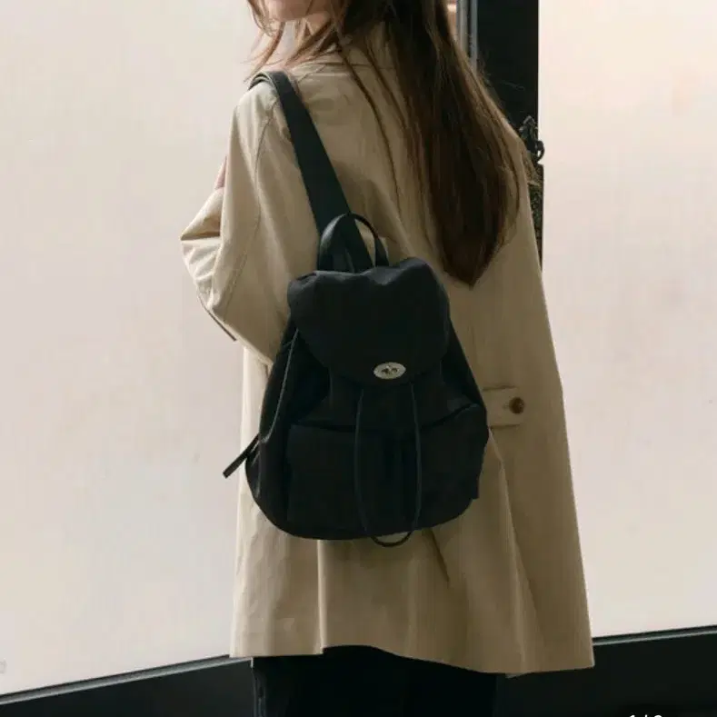 OSTKAKA | CLASSIC TURN LOCK BACKPACK BLACK [正規品/関税込] Ostkaka Classic Turn Lock Backpack Black (New) #오스트카카