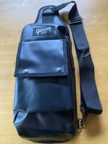 Gibson 숄더백 블랙