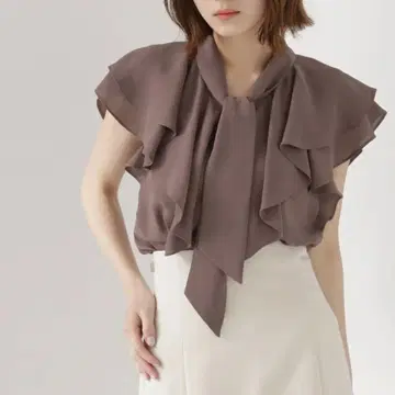 Natural Beauty Basic 프릴 블라우스