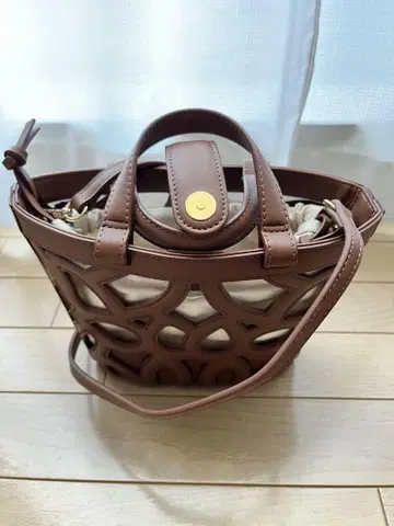 자라 컷워크 미니 숄더백