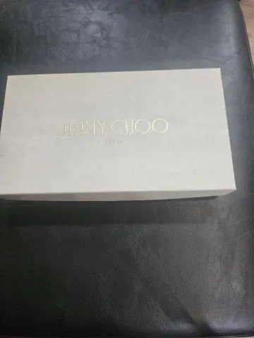 JIMMY CHOO 라운드 지퍼 미사용 새상품
