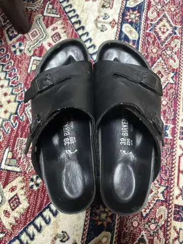 BIRKENSTOCK 블랙 샌들 39