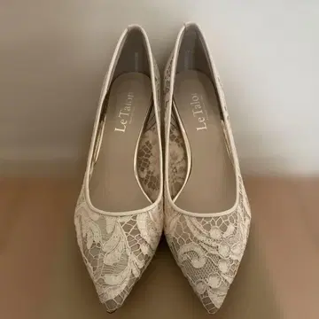 미사용 새상품 Le Talon 아이보리 레이스 펌프스 23.5cm