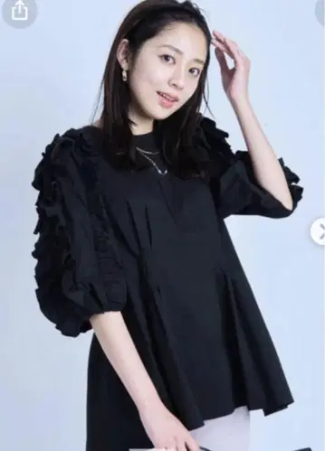 JUSGLITTY 블랙 블라우스