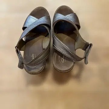 클락스 샌들