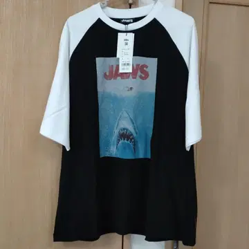 미사용 새상품 JAWS 프린트 티셔츠 L