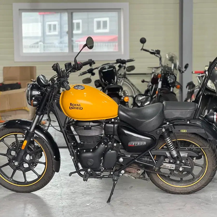 Selling a 2022 Royal Enfield Meteor 350 #메테오350 on Bunjang