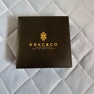 KRKC&CO 로고가 들어간 박스