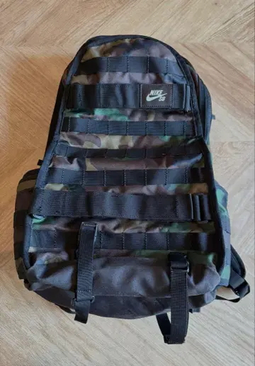 새상품급 나이키 Nike SB 백팩 카모플라쥬 26L