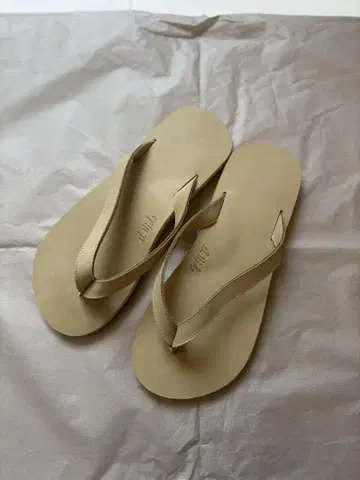 EL NIDO FLIPS 샌들