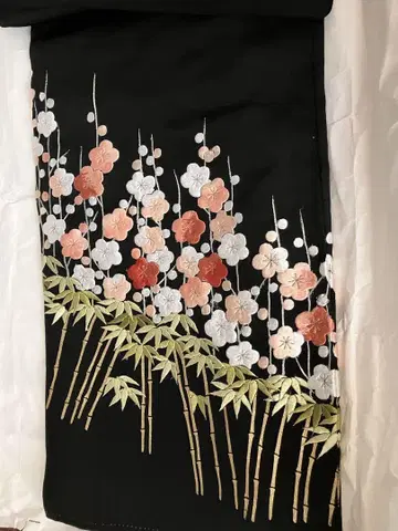 블랙 전통 예복 기모노 벚꽃과 대나무 자수