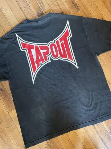 TAPOUT 블랙 티셔츠