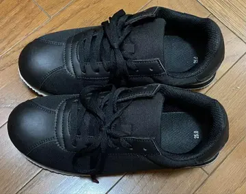 25cm 블랙 스니커즈