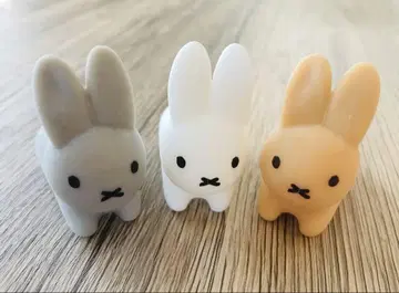부드러운 토끼 가챠가챠